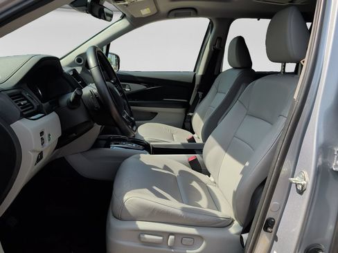Used 2019 Honda Pilot Touring image 16