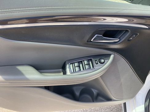 Used 2018 Chevrolet Impala LT w/ LT Convenience Package image 17