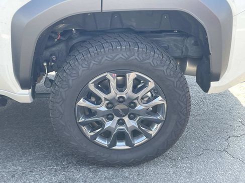 Used 2025 Toyota 4Runner SR5 RWD image 12