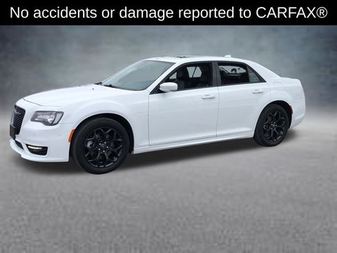 Used 2023 Chrysler 300 Touring L w/ Popular Equipment Group image 2