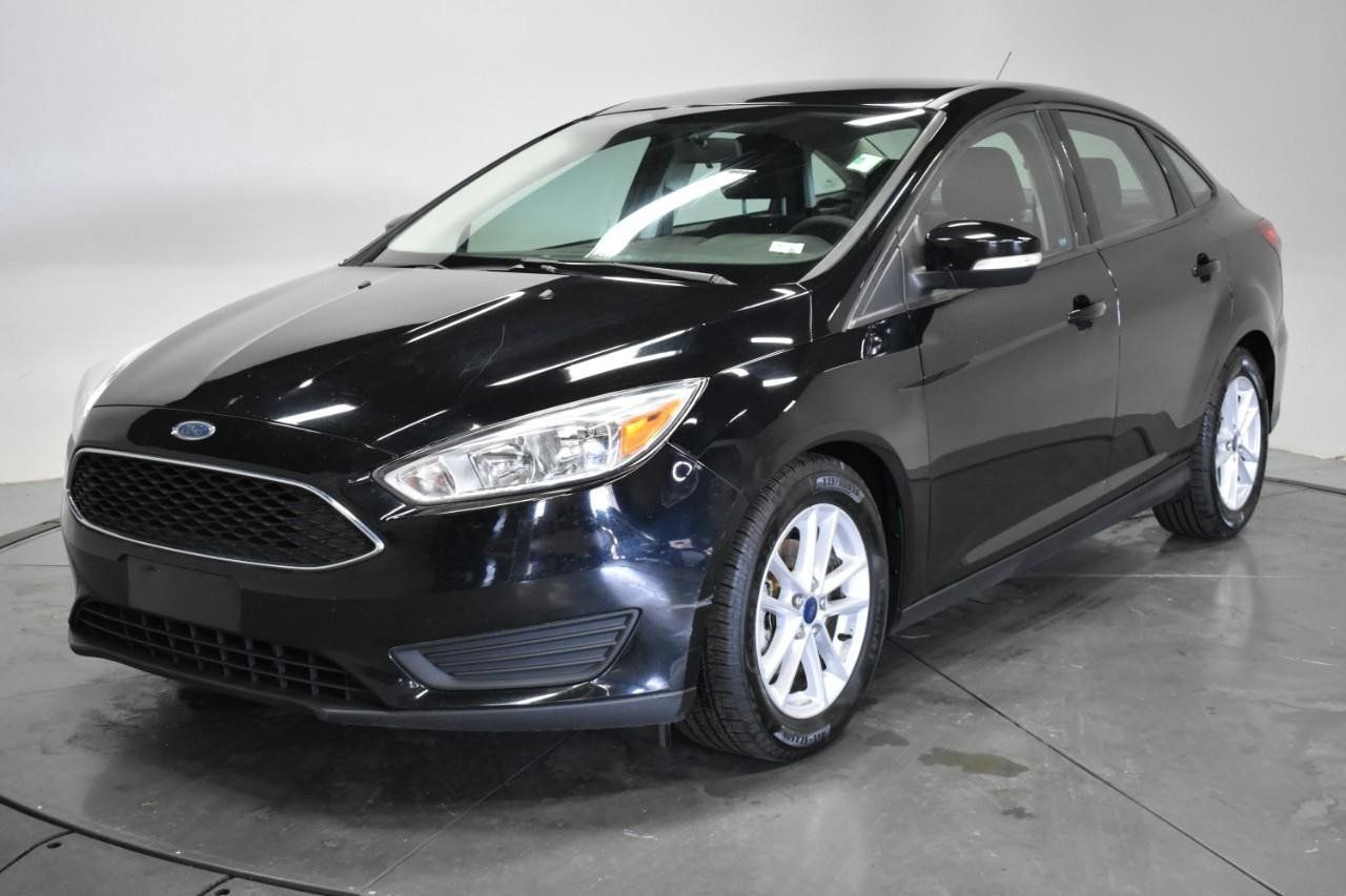 Used 2017 Ford Focus SE FWD image 3