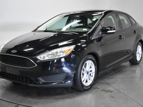 Used 2017 Ford Focus SE image 3