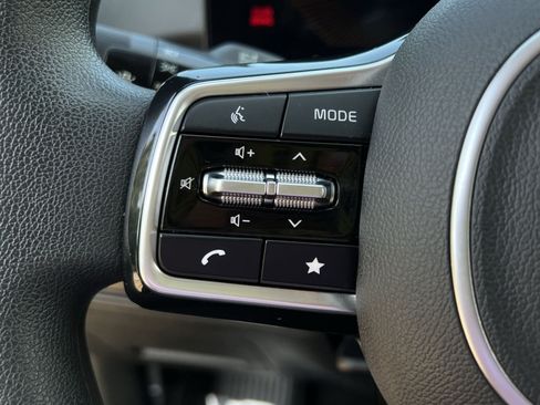 Used 2025 Kia Sorento LX FWD image 22