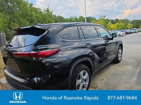 Used 2021 Toyota Highlander L AWD/4WD image 5