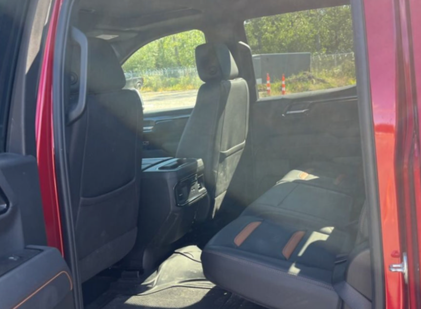 Used 2025 GMC Sierra 1500 AT4 w/ Technology Package AWD/4WD image 9