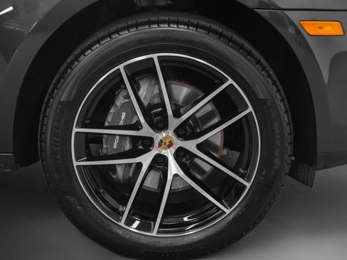 Used 2025 Porsche Macan image 15