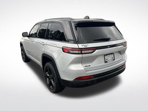 Used 2023 Jeep Grand Cherokee Altitude AWD/4WD image 7