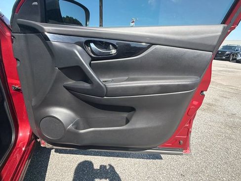 Used 2022 Nissan Rogue Sport SV FWD image 14