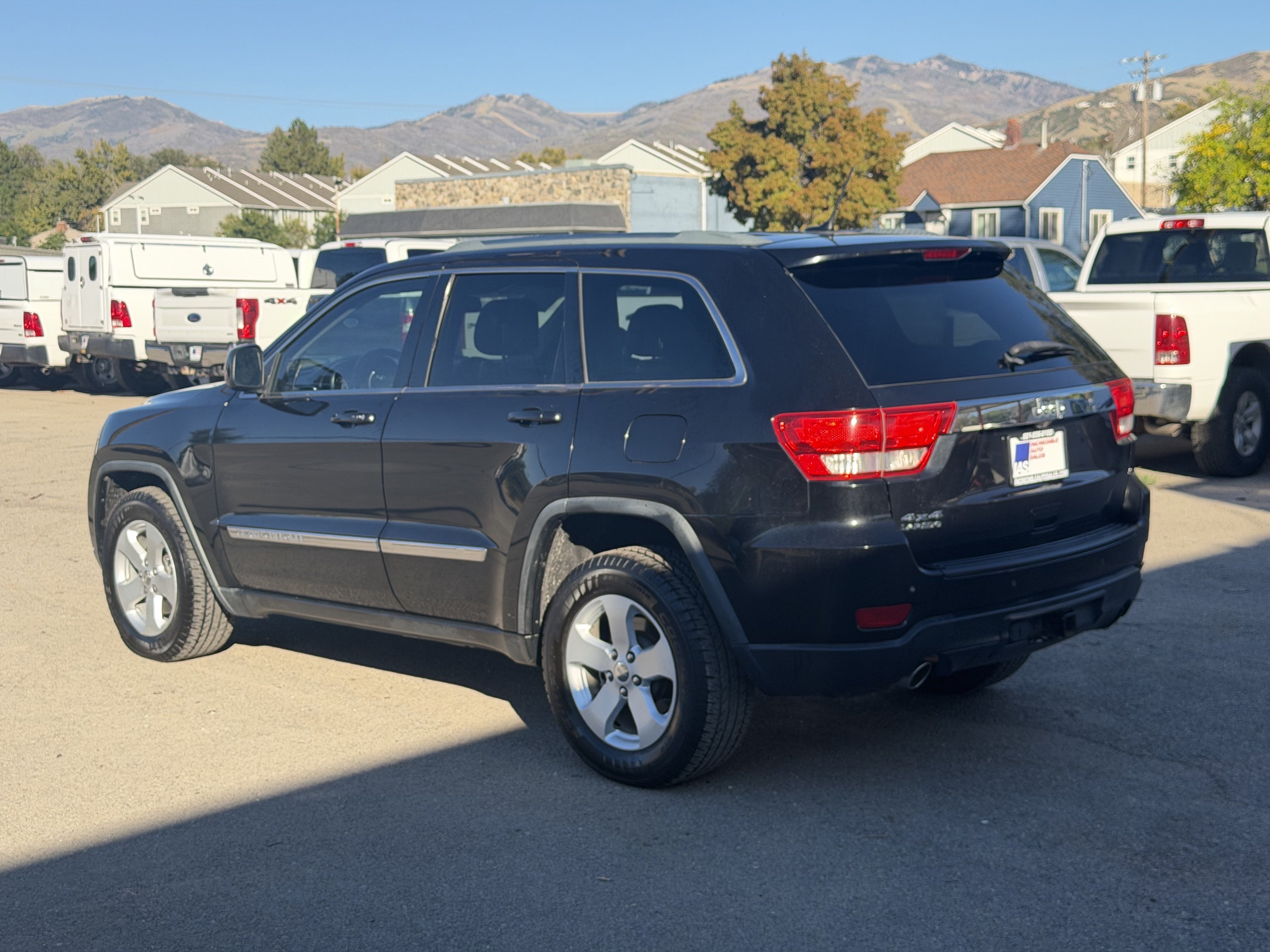 Used 2012 Jeep Grand Cherokee Laredo AWD/4WD image 4