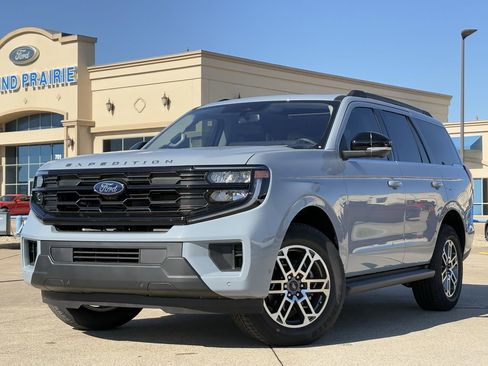 New 2025 Ford Expedition Active image 18