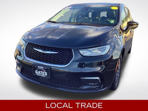 Used 2023 Chrysler Pacifica Touring-L FWD image 5