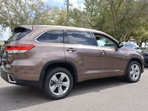 Used 2019 Toyota Highlander Limited image 9