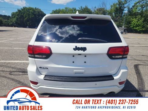 Used 2018 Jeep Grand Cherokee Altitude AWD/4WD image 4