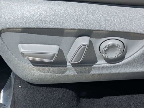 Used 2021 Toyota Highlander Platinum FWD image 19