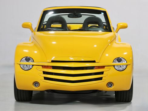 Used 2005 Chevrolet SSR w/ Preferred Equipment Group image 8