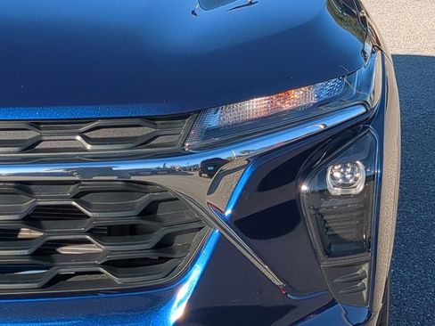 Used 2024 Chevrolet Trax LS w/ LS Convenience Package image 9