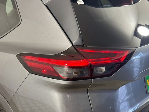 Used 2023 Nissan Rogue SV image 36