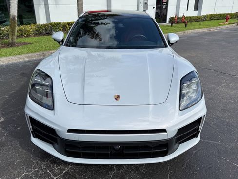 Used 2024 Porsche Panamera image 11