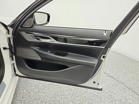 Used 2022 BMW 740i w/ M Sport Package RWD image 27