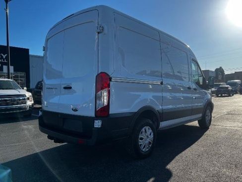 Used 2016 Ford Transit 250 130 Medium Roof RWD image 4