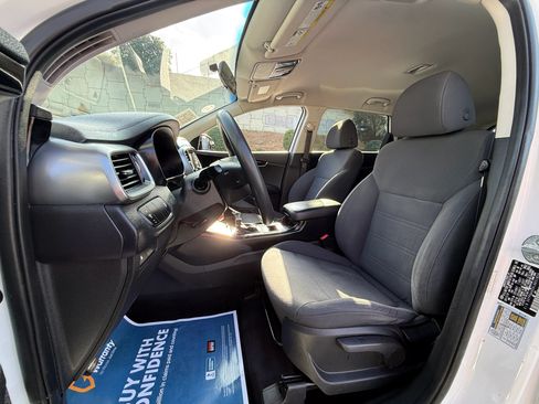 Used 2020 Kia Sorento FWD V6 image 13