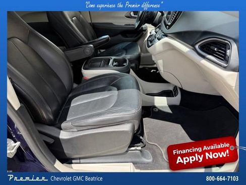 Used 2020 Chrysler Pacifica Touring-L FWD image 21