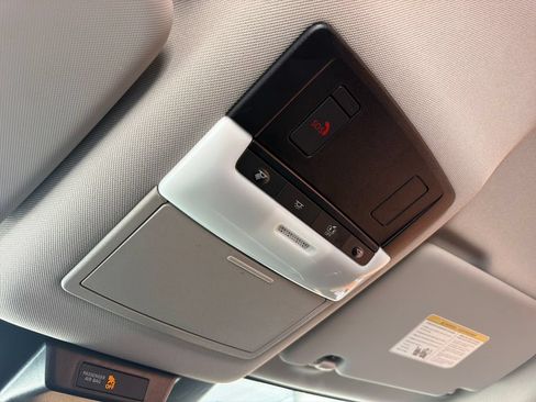 Used 2025 Nissan Rogue SV FWD image 27