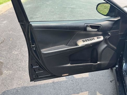 Used 2014 Toyota Camry SE FWD image 13