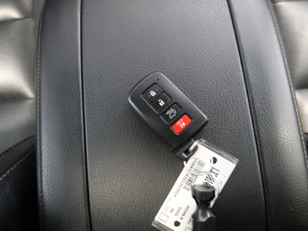 Used 2016 Toyota Highlander Limited AWD/4WD image 32