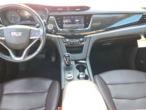 Used 2021 Cadillac XT6 Premium Luxury image 13
