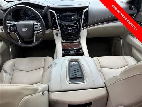 Used 2016 Cadillac Escalade Luxury image 2