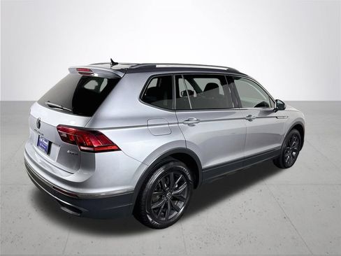 Certified 2024 Volkswagen Tiguan SE w/ Panoramic Sunroof Package AWD/4WD image 7