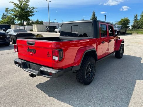 Used 2023 Jeep Gladiator Sport AWD/4WD image 6