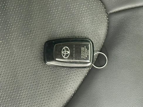 Used 2021 Toyota Camry XSE image 39