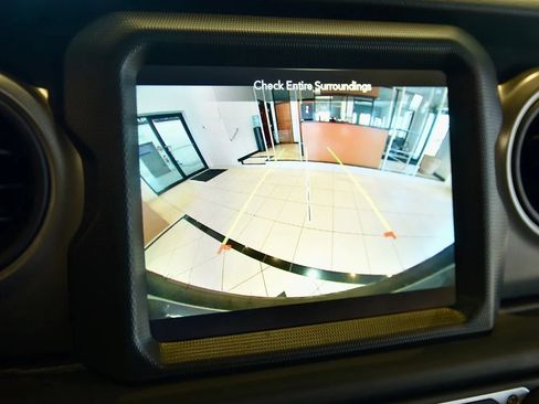Used 2023 Jeep Wrangler Unlimited w/ Sun & Screen Package AWD/4WD image 20