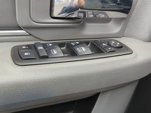 Used 2018 RAM 2500 SLT w/ Luxury Group image 14