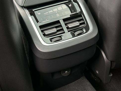 Used 2023 Volvo XC60 B5 Ultimate w/ Climate Package image 13