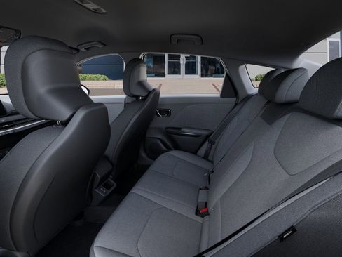 New 2025 Kia K4 LXS image 23
