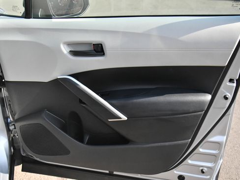 Used 2024 Toyota Corolla Cross L FWD image 40