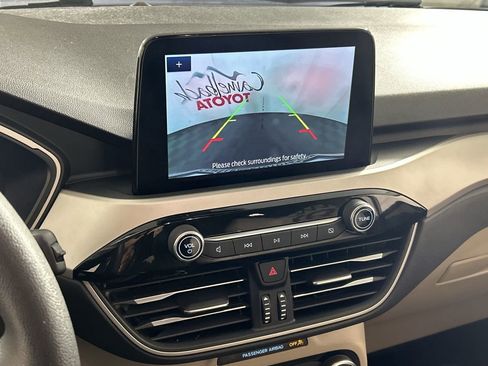 Used 2022 Ford Escape SE image 18