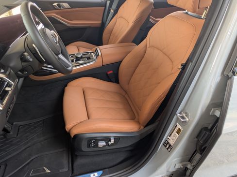 Used 2027 BMW X7 xDrive40i w/ M Sport Package AWD/4WD image 17