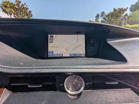 Used 2014 Lexus ES 350 w/ Luxury Package image 22