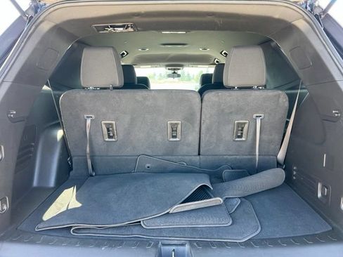 Used 2023 Chevrolet Traverse LT w/ LPO, Cargo Package AWD/4WD image 33