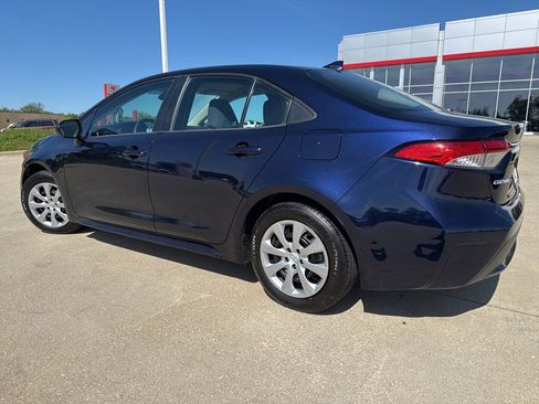 Used 2020 Toyota Corolla LE FWD image 5
