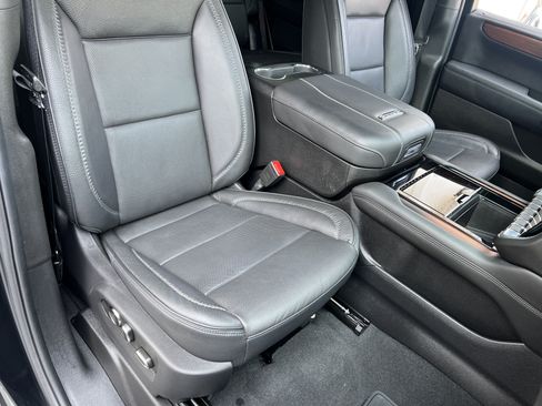 Used 2025 GMC Yukon Denali w/ Denali Reserve Package AWD/4WD image 29