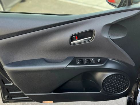 Used 2016 Toyota Prius Two image 9