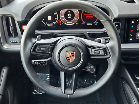 Used 2025 Porsche Cayenne image 15