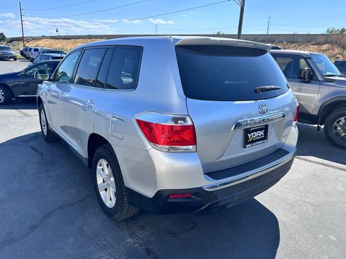 Used 2013 Toyota Highlander 4WD w/ Cold Weather Pkg image 4