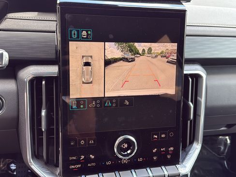 Used 2026 GMC Acadia Elevation w/ Elevation Premium Package FWD image 22