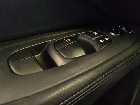 Used 2020 Nissan Pathfinder S image 27